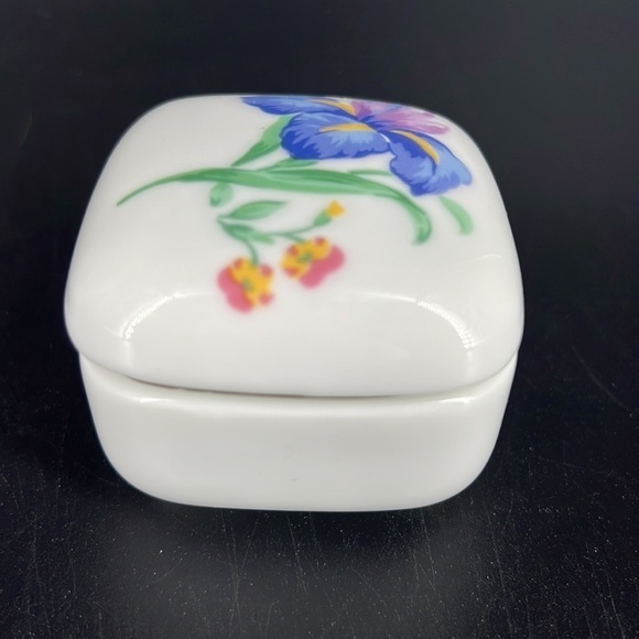 Vintage Otagiri Trinket Box - Picture 5 of 8